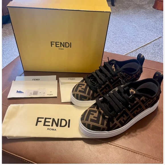 Fendi NEW Black and Brown monogram Sneakers
unisex.New inbox with receipts. - Picture 1 of 8